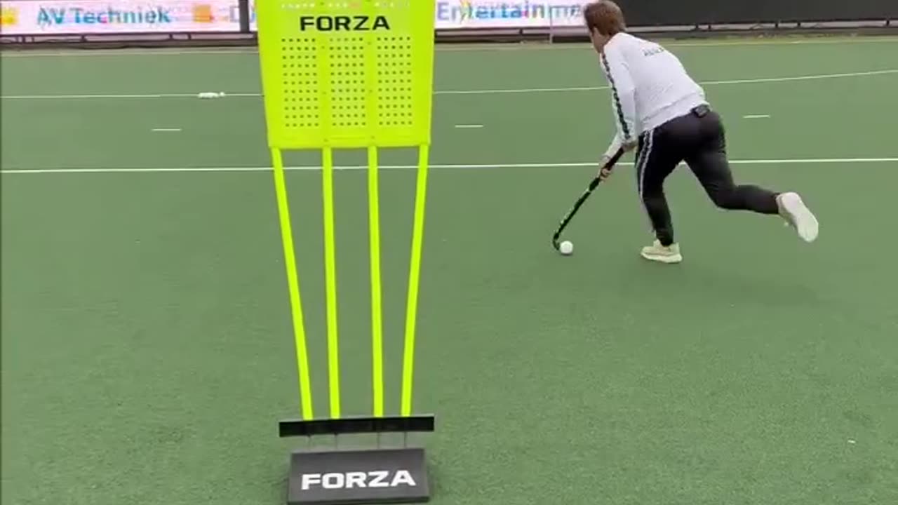 Hockey 5 main tricks to beat your opponent