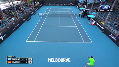 Κοριτσι καταρρέει στο australia open