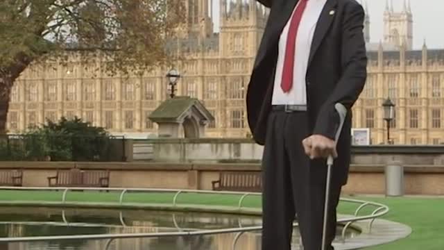world tallest man gets to meet the world shortest man