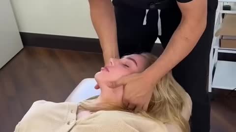 Amazing Bone Cracking by Dr. Ash - The Chiro Guy Best Chiropractor in Beverly Hills & Los Angeles