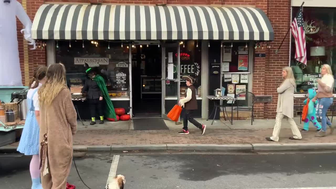 NW NC at The Treehouse 🌳 Trick or treating in Burnsville Halloween night part 1