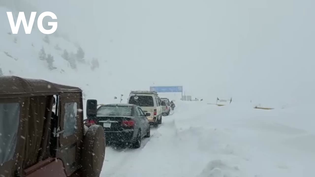 Amazing Jeep Race in snowfall