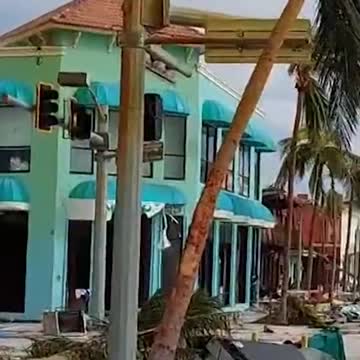 Images show #FortMyersBeach destroyed.