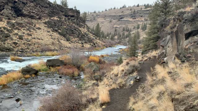 Central Oregon – Steelhead Falls – Overlook of Crooked River – 4K