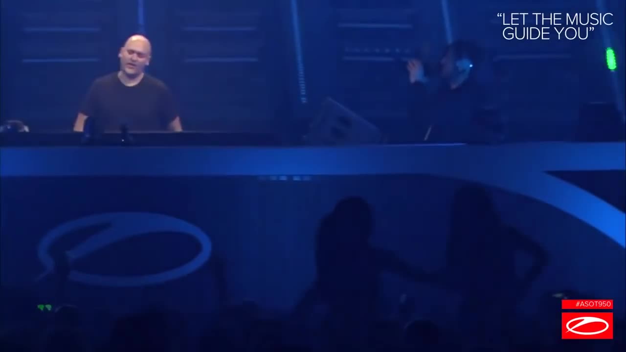 Aly & Fila with Plumb - Somebody Loves You