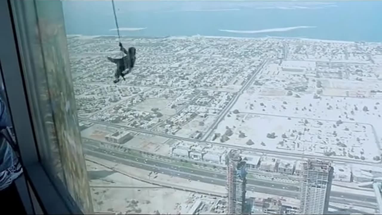 Tom Cruise Real Stunt On Burj-Khalifa