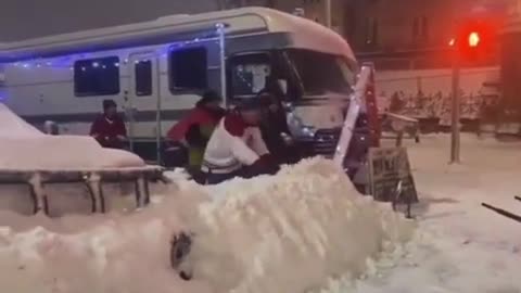 Snowball fight Ottawa Convoy