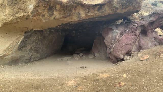 Central Oregon – Smith Rock State Park – Cave & Bridge in the Rain – 4K