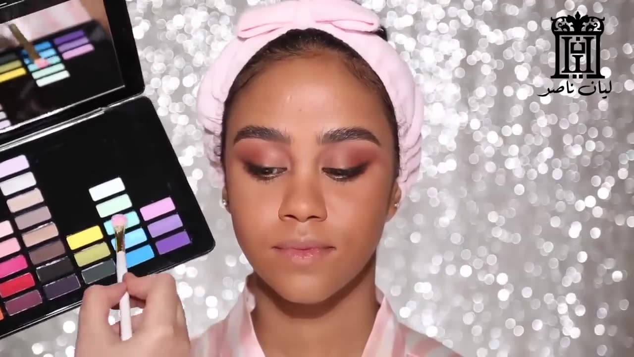 Makeup in the color of the sky and the sea