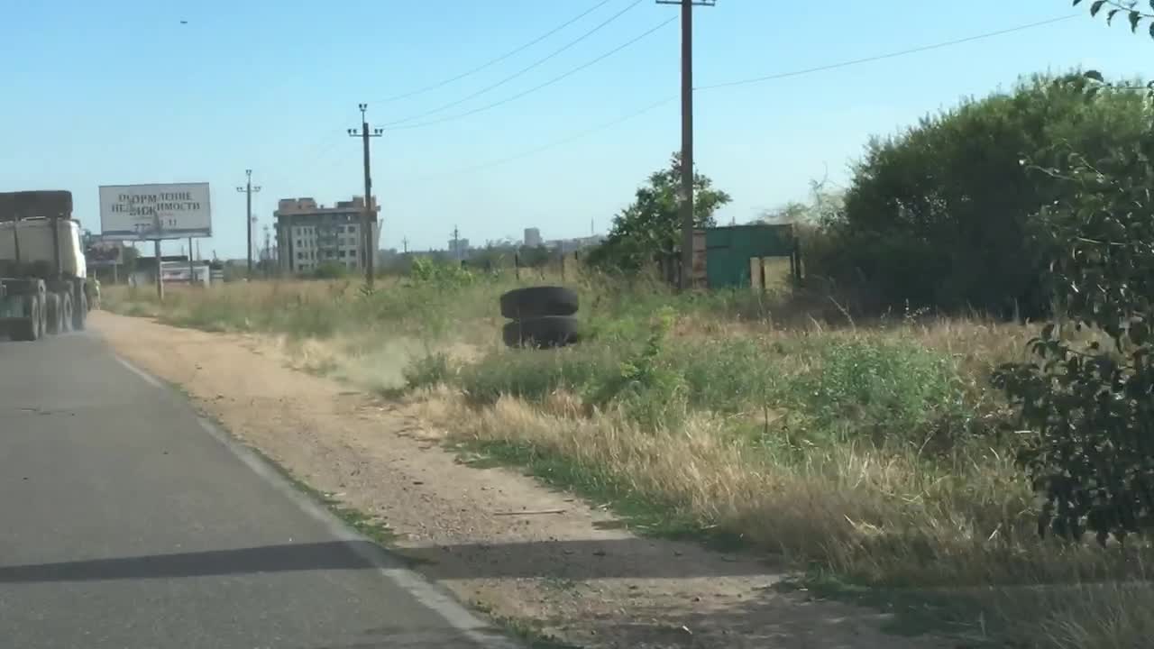 Truck Loses Tires