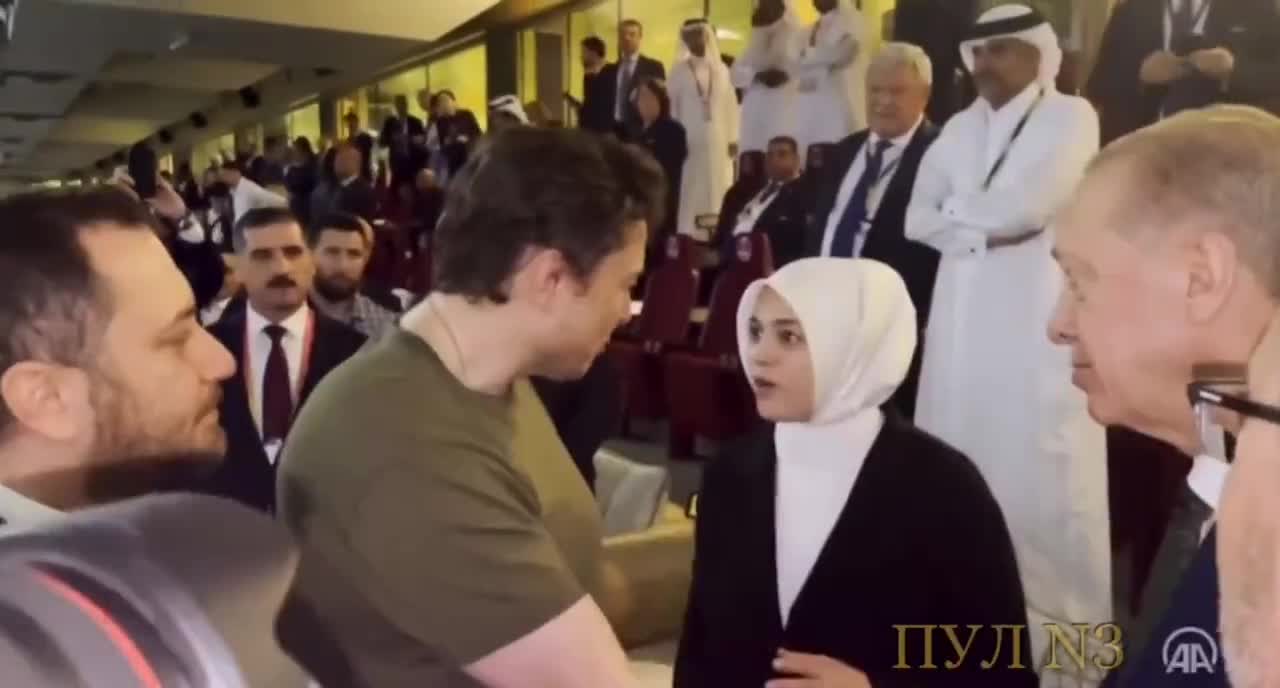 ΕΡΝΤΟΓΑΝ-ΚΡΑΤΑ ΣΥΝΕΧΟΜΕΝΑ ΤΟ ΧΕΡΙ ΤΟΥ ΕΛΟΝ ΜΑΣΚ