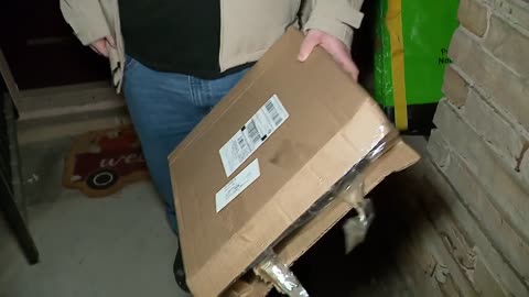 Victim: Thief swapped package with empty box on Houston porch