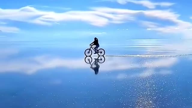 The sea and sky are connected, and everything is beautiful