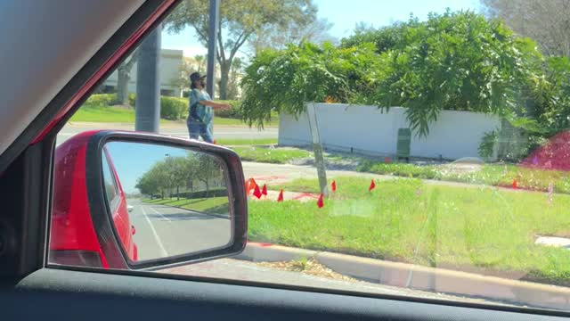 Woman caught dancing on the street is a true motivation