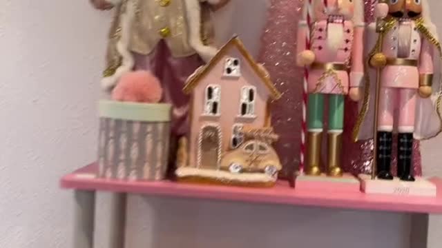 The pink Santa is my favorite 💕