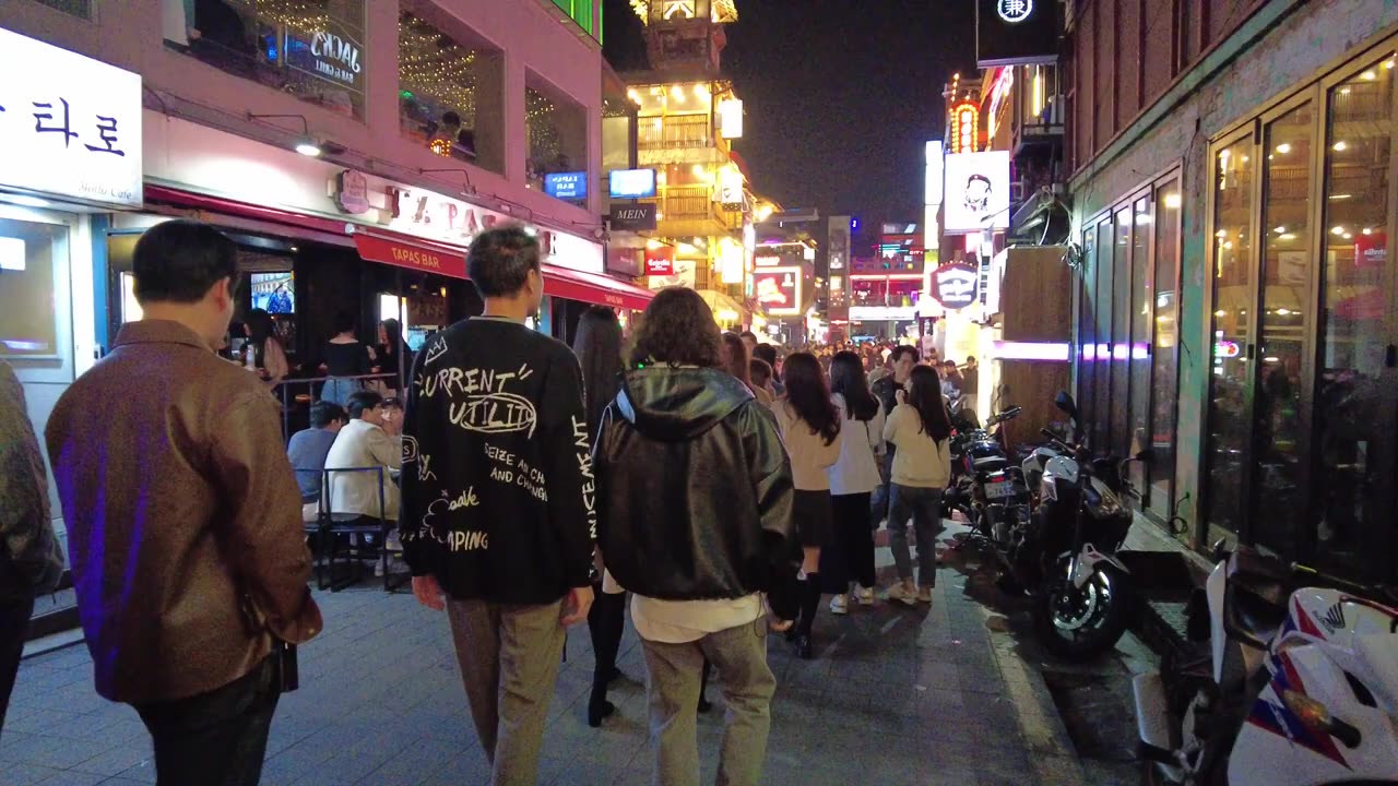 The world needs to know this | nightlife in korea | Weekend evening atmosphere in Itaewon #2