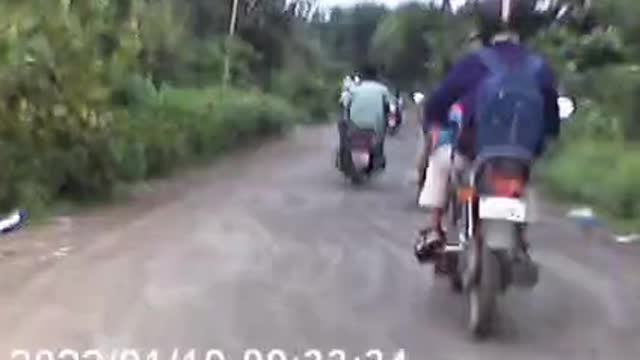 Papa ki pari scooty se girte girte bache
