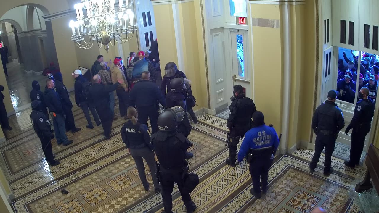 0102USCS01SenateWingDoornearS139_2021-01-06_14h29min14s837ms.mp4