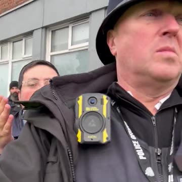 Police tell jewish boy to stop yelling when the hamas suporter has a Megahone