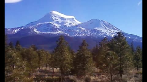 Mysterious Clouds Over Mt. Shasta-ENLARGE SCREEN