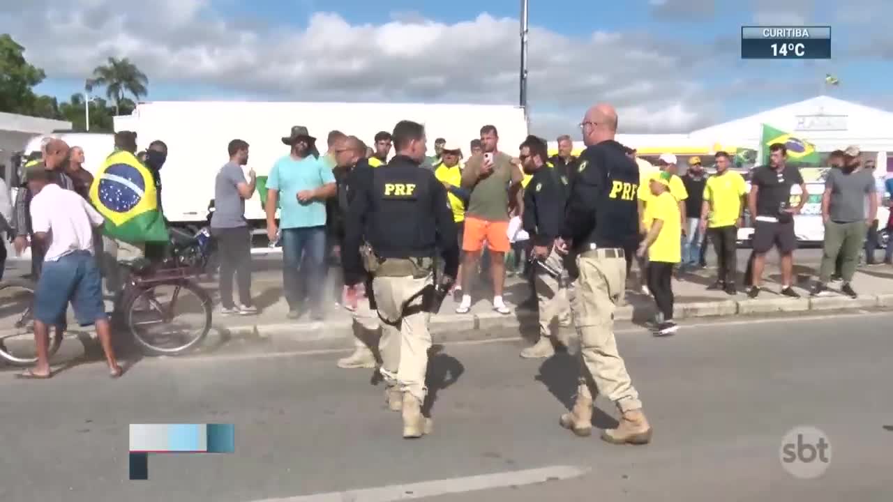 Manifestantes bolsonaristas atacam viaturas no Pará | SBT Brasil (07/11/22)