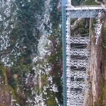 The tallest outdoor lift in the world - the Hundred Dragons Elevator