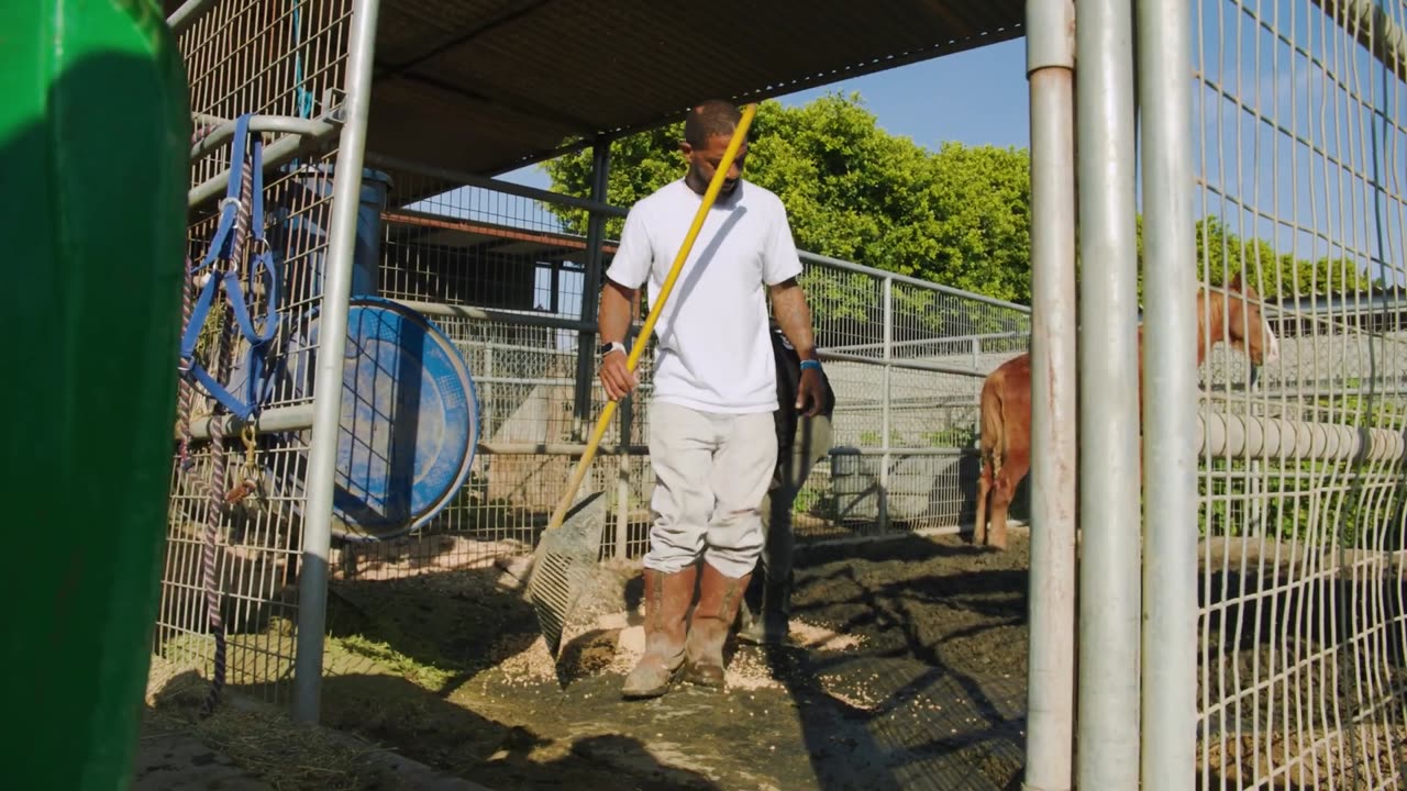 NFL Pro Rides A Horse With Compton Cowboys | LA Chargers