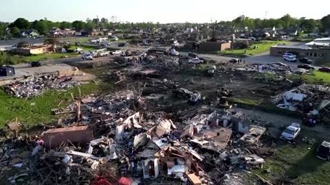 Iowa town clears up after tornado