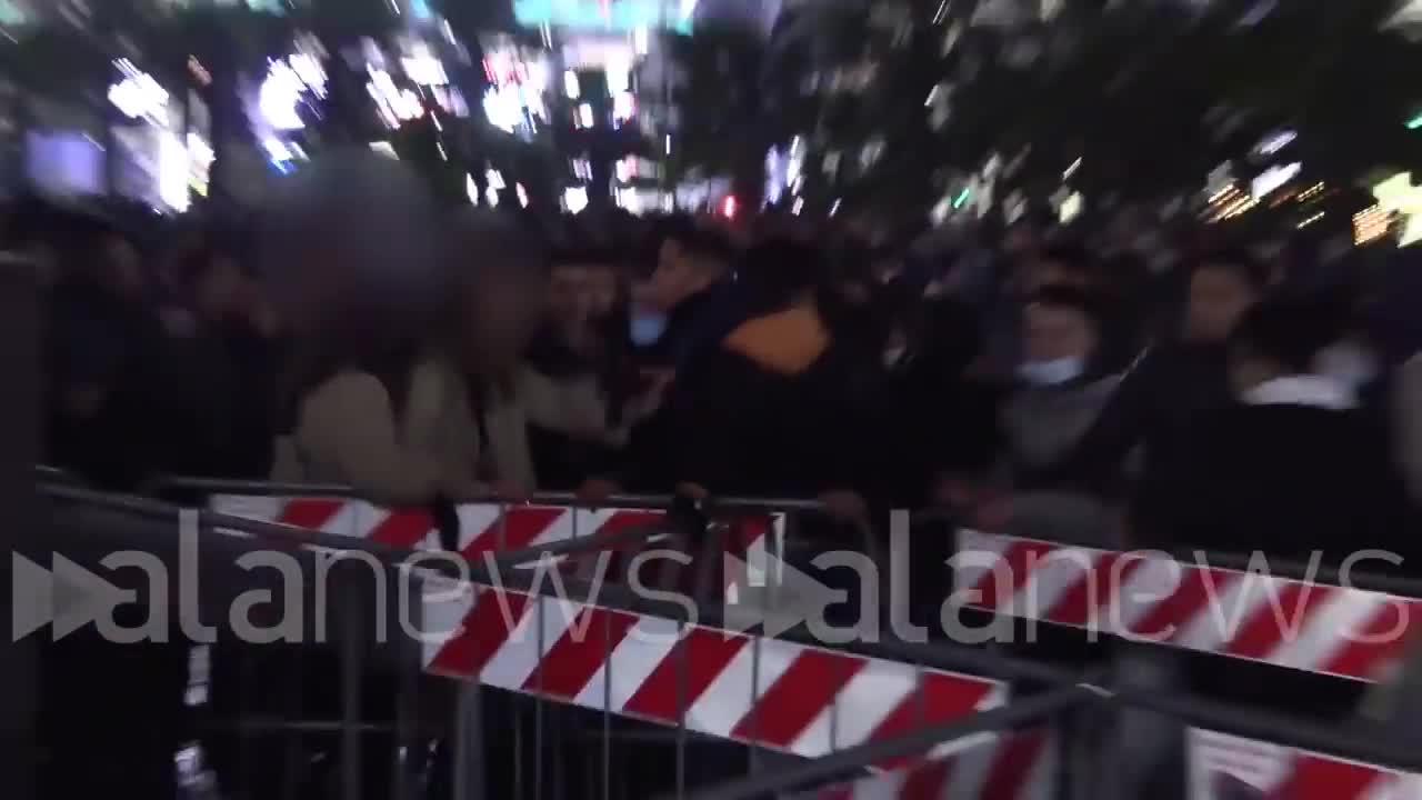 Milan on New Year eve: Migrants trap two local girls and sexually assault them..