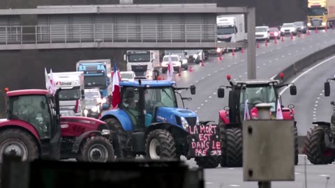 French farmers enter second day of highway blockades