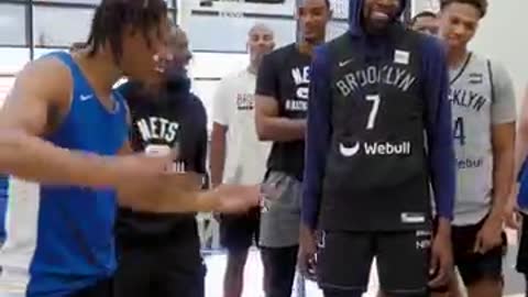 The Nets had rookie Alondes Williams lead the singing of Happy Birthday for KD 😂