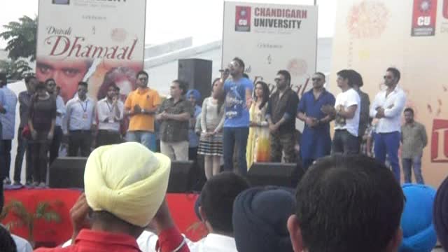 SINGERS AT CHANDIGARH UNIVERSITY