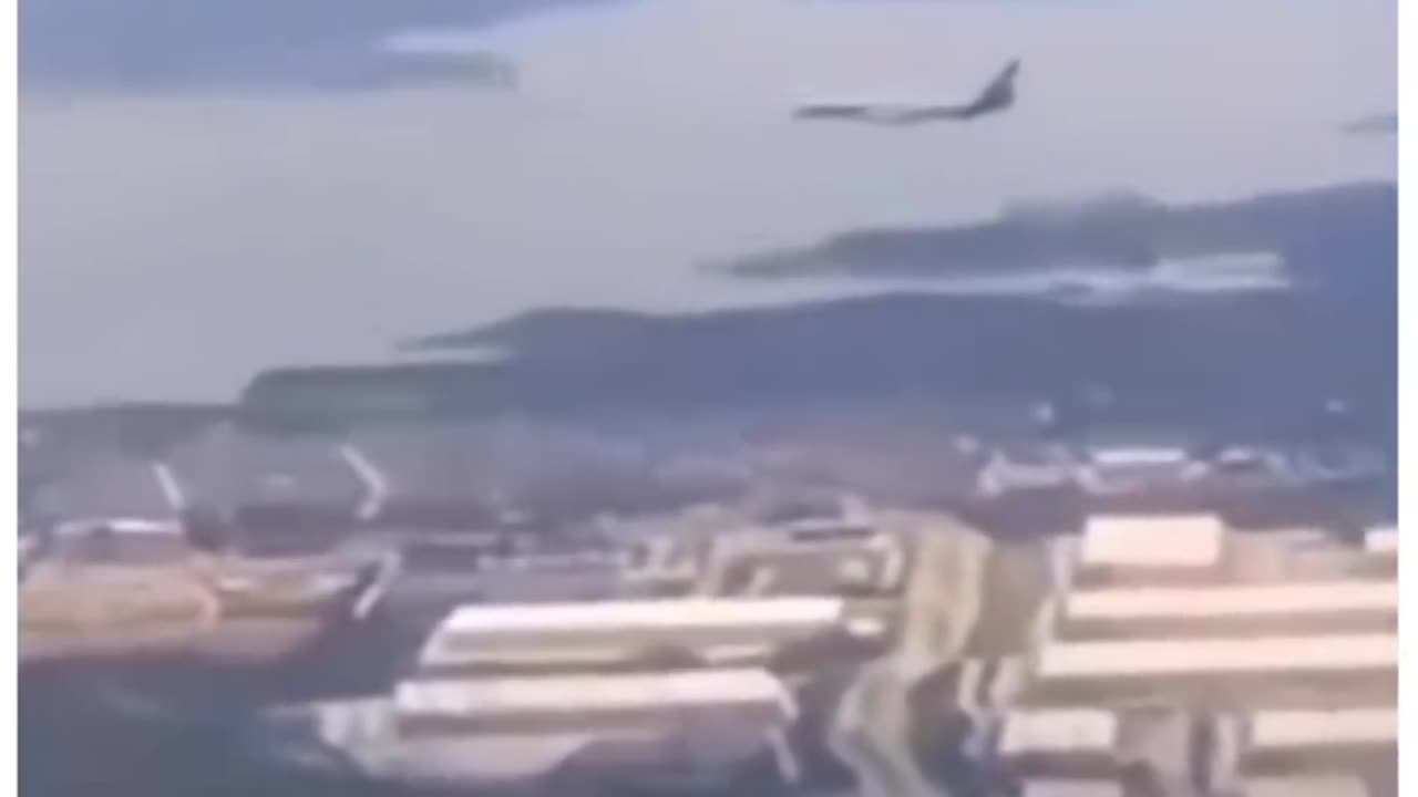 Two planes racing