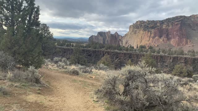 Central Oregon – Smith Rock State Park – Walking up to Ridgeline – 4K