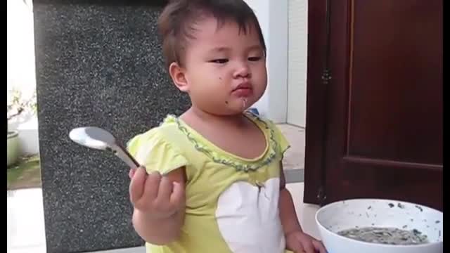 Kids funny video don't try to laughb2022