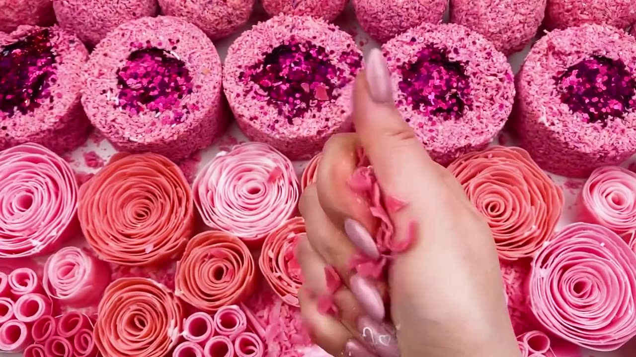 Asmr soap with foam and glitter 💕✨ Crushing crunchy 💗 Cutting soap cubes 💕