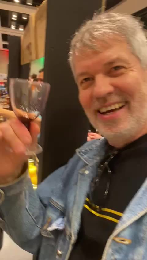 Feira de Vinhos, com o produtor Jorge Fin e confrades José Ricardo Miranda e esposa Claudia Rosa