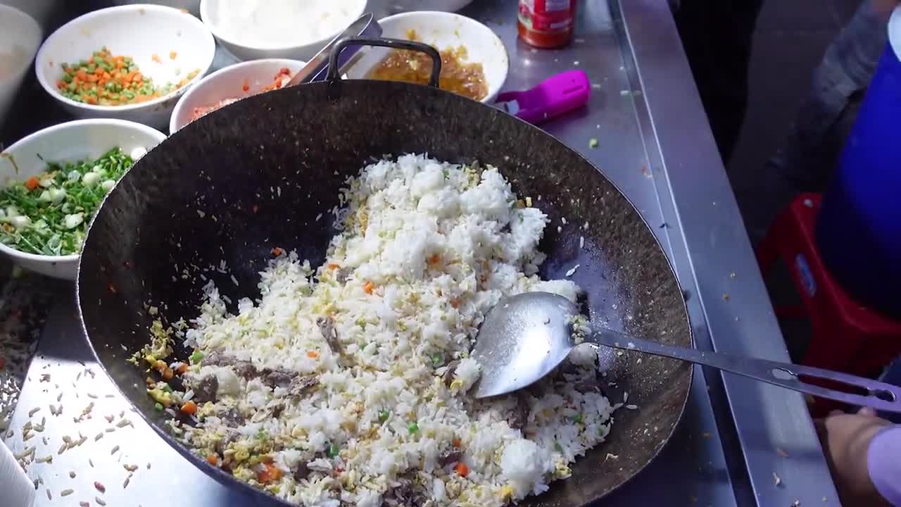 Famous Shanghai Fried Rice In Phnom Penh - Cambodian Street Food