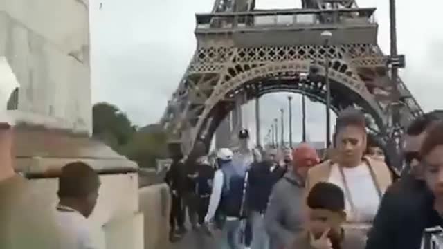 ΔΕΙΤΕ ΤΙ ΚΑΝΟΥΝ ΕΠΕΝΔΥΤΕΣ ΣΤΟΝ ΠΥΡΓΟ ΤΟΥ ΑΙΦΕΛ.