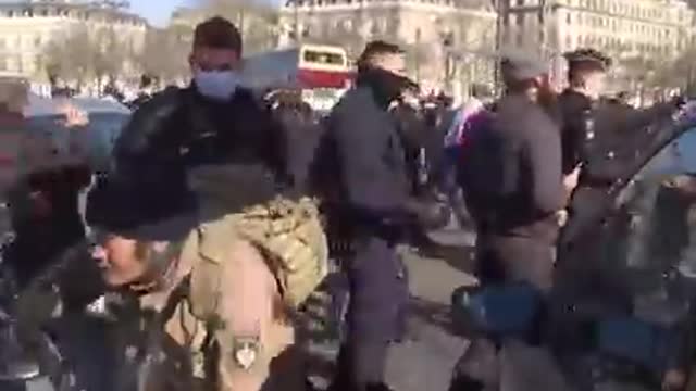 Police fire tear gas as anti-restrictions 'Freedom Convoy' enters Paris