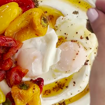 Turkish Eggs aka Cilbir