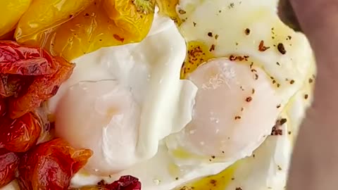 Turkish Eggs aka Cilbir