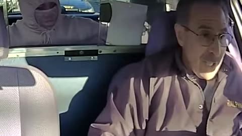 TAXI🚖DRIVER GETS ROBBED AT GUNPOINT🔫THEN THE LAW🚔SHOWS UP👮‍♂️🔥