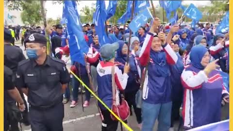 Suasana tegang antara penyokong PN, BN dengan laungan penyamun, katak