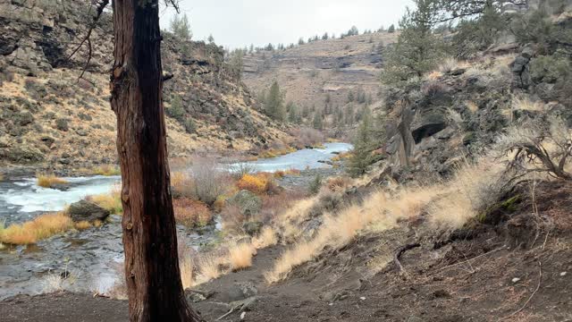 Central Oregon – Steelhead Falls – River Viewpoint Landing – 4K