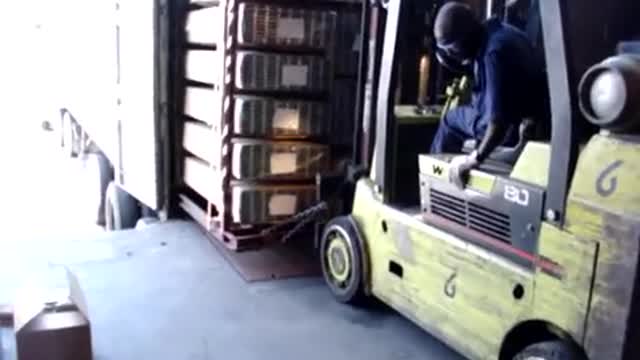 Unloading a container in 30 seconds