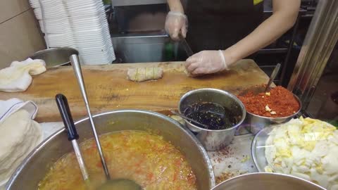 $2 MICHELIN STAR food in SINGAPORE Hawker Street Food - Maxwell Hawker Centre