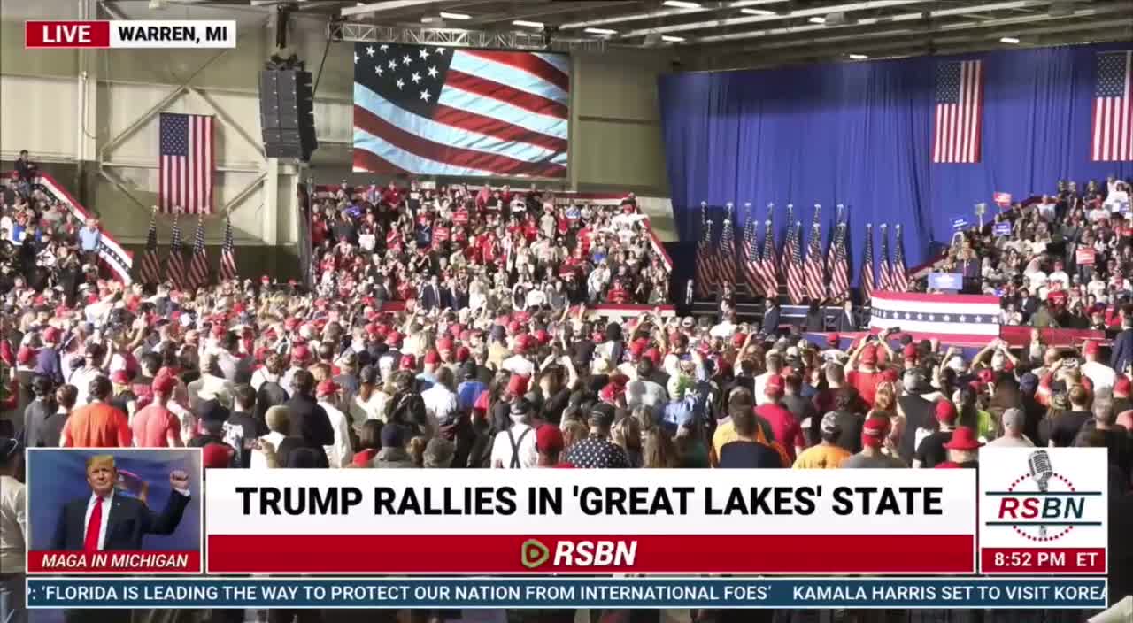 He played the WWG1WGA song again and the crowd raised 1 finger ☝🏼