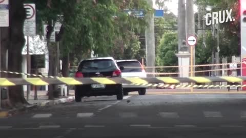 Bank Robbers Tie Hostages On Top Of Getaway Cars After Brazil Bank Heist, 3 Killed