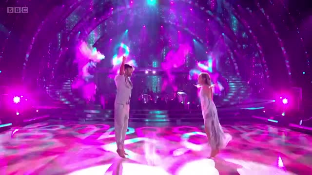 Rose Ayling-Ellis and Giovanni Pernice dance Couple's Choice ✨ BBC Strictly 2021